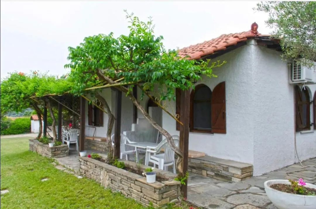 Elia Beach Apartments Никити Греция